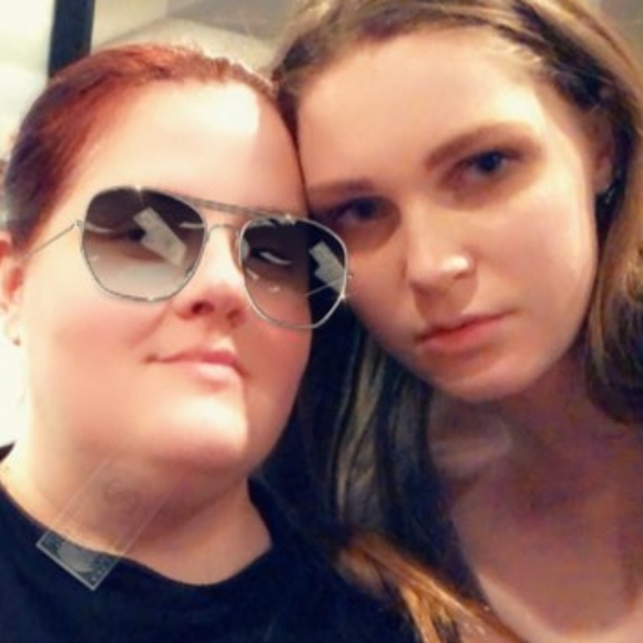 Meet your Posher, Tricia - Picture 2 of 2